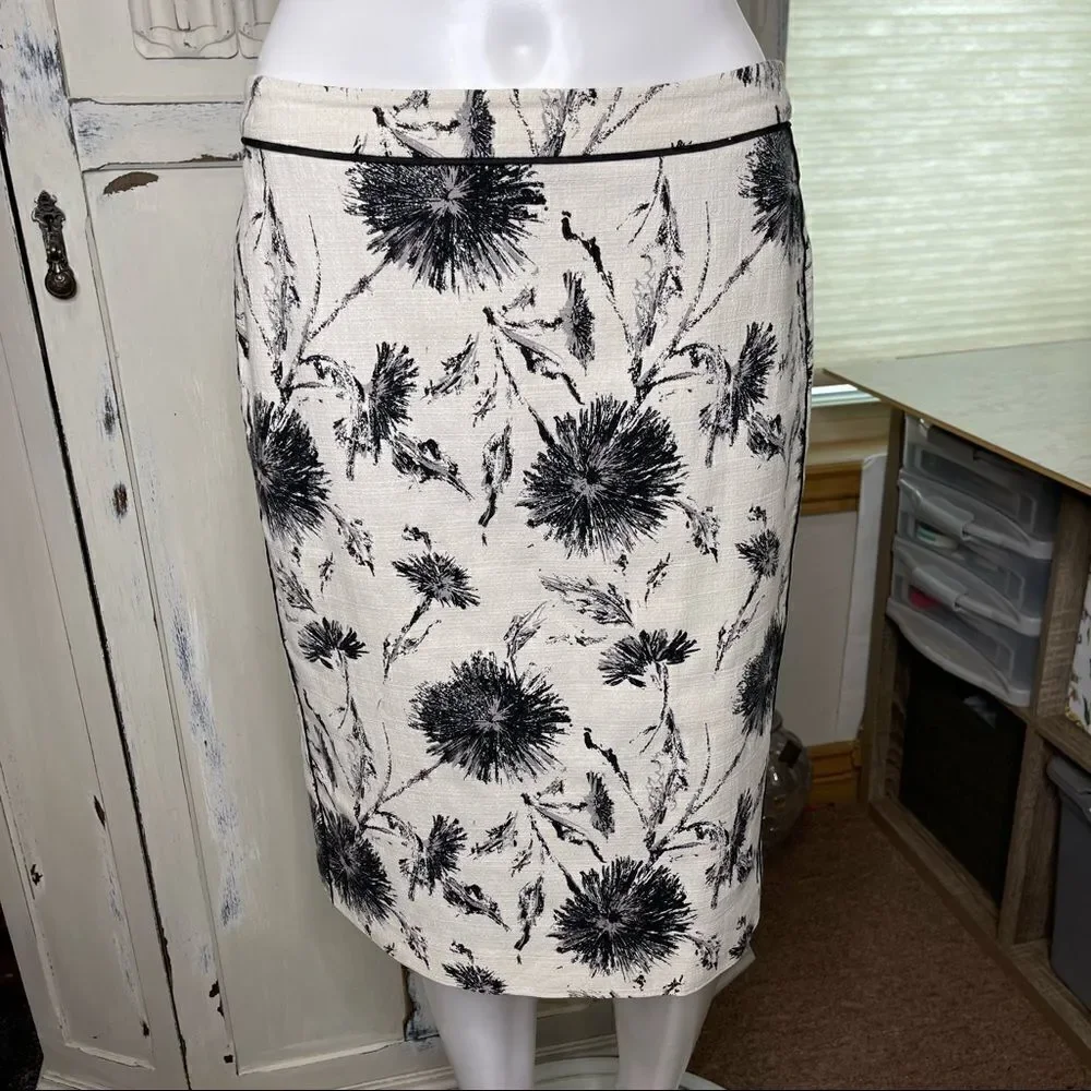 Halogen White with Black Floral Print Pencil Skirt